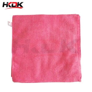 Khăn lau bàn ghế màu hồng nhạt